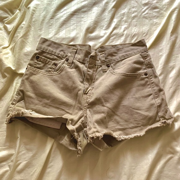 Levi’s Short Shorts - Picture 1 of 3